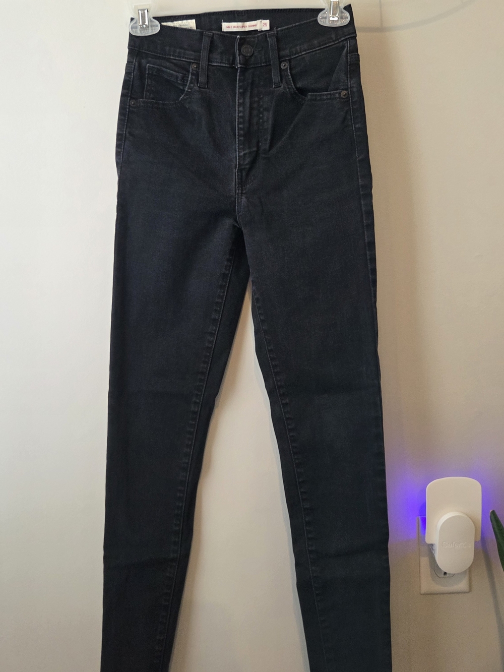 Levi's High-Rise Black Skinny Jeans